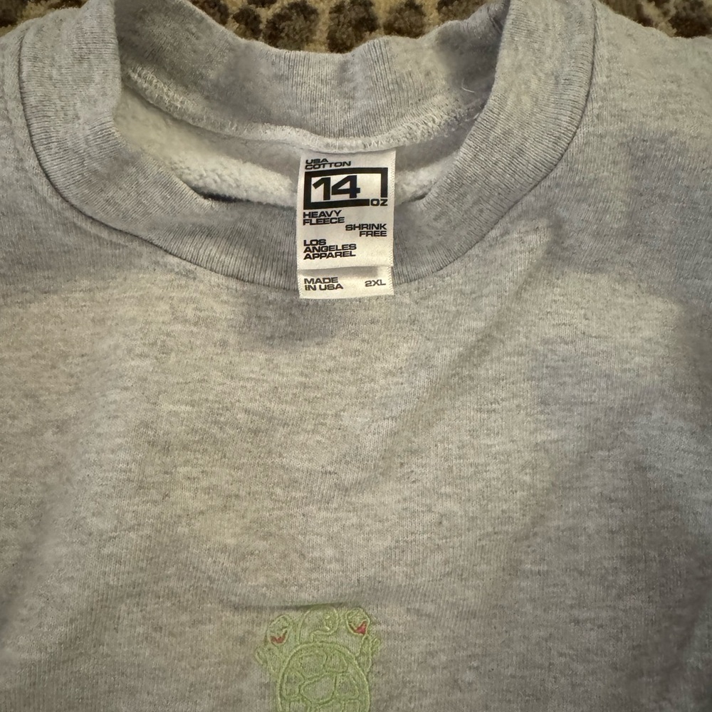 Comfy grey sweatshirt w turtle